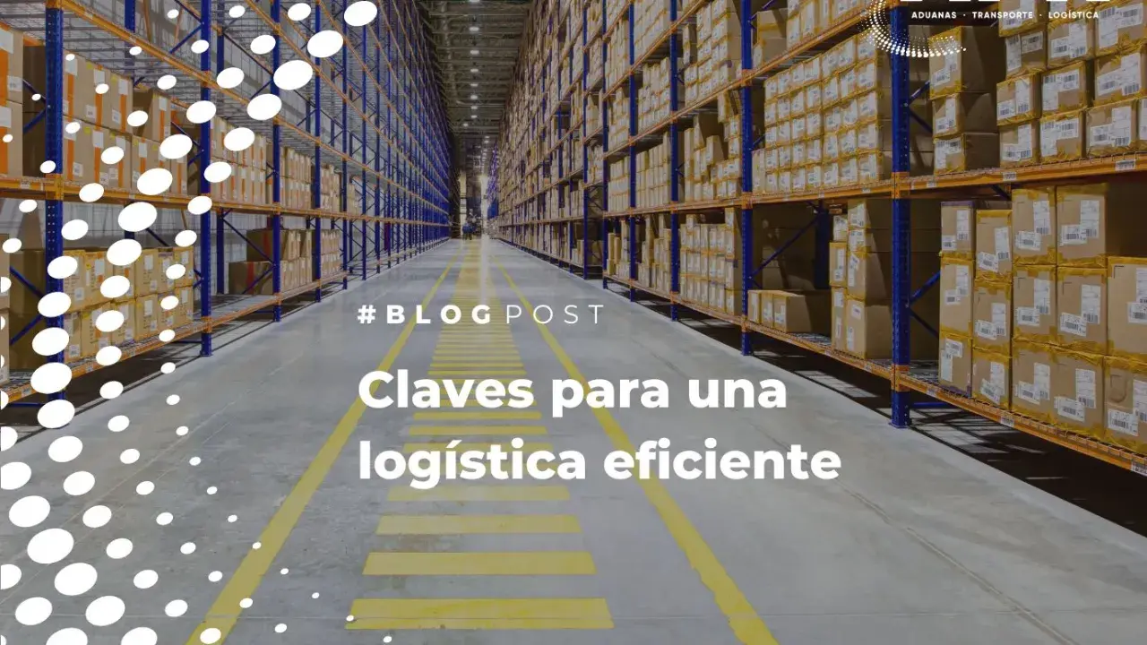 Pasillos de un almacén con estanterías llenas de cajas. La **carretera A23** es clave para una logística eficiente.