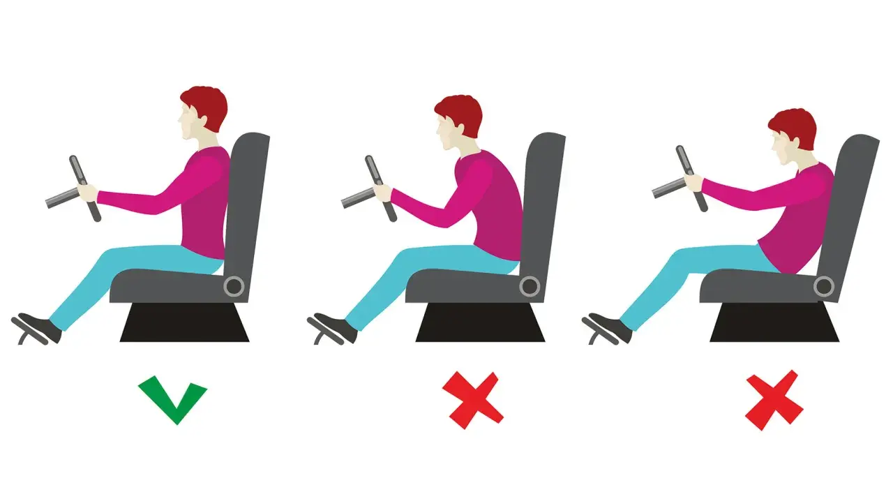 La postura correcta para conducir es sentarse erguido, con la espalda apoyada y los brazos ligeramente flexionados.
