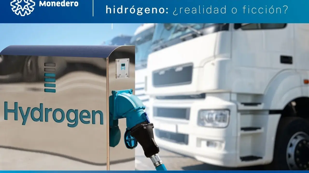 Estación de carga de hidrógeno con un camión blanco al fondo. Los camiones de hidrógeno son el futuro del transporte.
