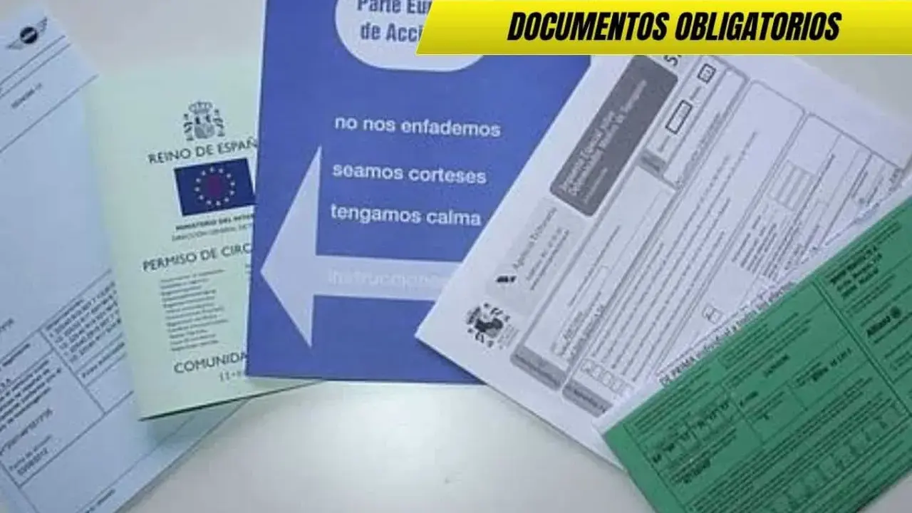 Documentos obligatorios para circular con un turismo: permiso de circulación, ficha técnica y seguro.