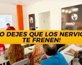 Aula de autoescuela. Un profesor da una charla motivacional para superar los nervios del examen de conducir.