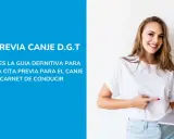 Guía para saber qué países pueden canjear el carnet de conducir en España. Mujer sonriente señala texto.