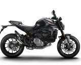 Ducati Monster negra, ideal para el carnet A2. Deportiva y ágil, lista para la aventura.