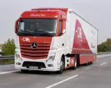 Camión Mercedes-Benz Actros con diseño "Efficiency Run" y "-CO₂". ¡Ideal para cuando te puedes sacar el carnet de camión!