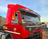 Cabina roja de un Volvo Globetrotter, lista para recorrer el mundo.