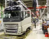 Camión Volvo FH en línea de montaje. El Volvo Group fabrica estos vehículos.