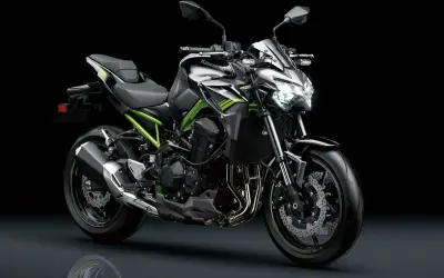 Kawasaki Z900 negra y verde, ideal para tu carnet A2. Potencia y estilo para la carretera.