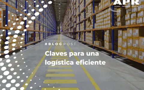 Pasillos de un almacén con estanterías llenas de cajas. La **carretera A23** es clave para una logística eficiente.