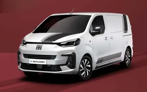 Furgoneta blanca Fiat Scudo con franjas negras. Conoce las fiat scudo medidas para tu negocio.