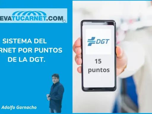 Hombre muestra móvil con 15 puntos DGT. Ideal para la recuperación puntos carnet online y gestionar tu permiso.