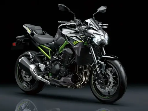 Kawasaki Z900 negra y verde, ideal para tu carnet A2. Potencia y estilo para la carretera.