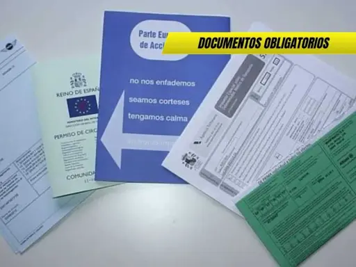 Documentos obligatorios para circular con un turismo: permiso de circulación, ficha técnica y seguro.