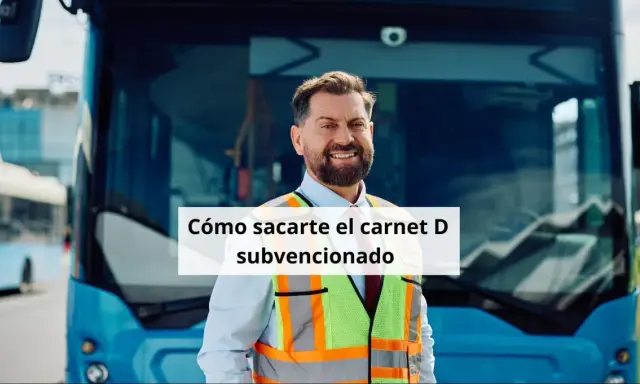 Hombre sonriente con chaleco reflectante frente a un autobús. Averigua cuánto cuesta el carnet de autobus D subvencionado.