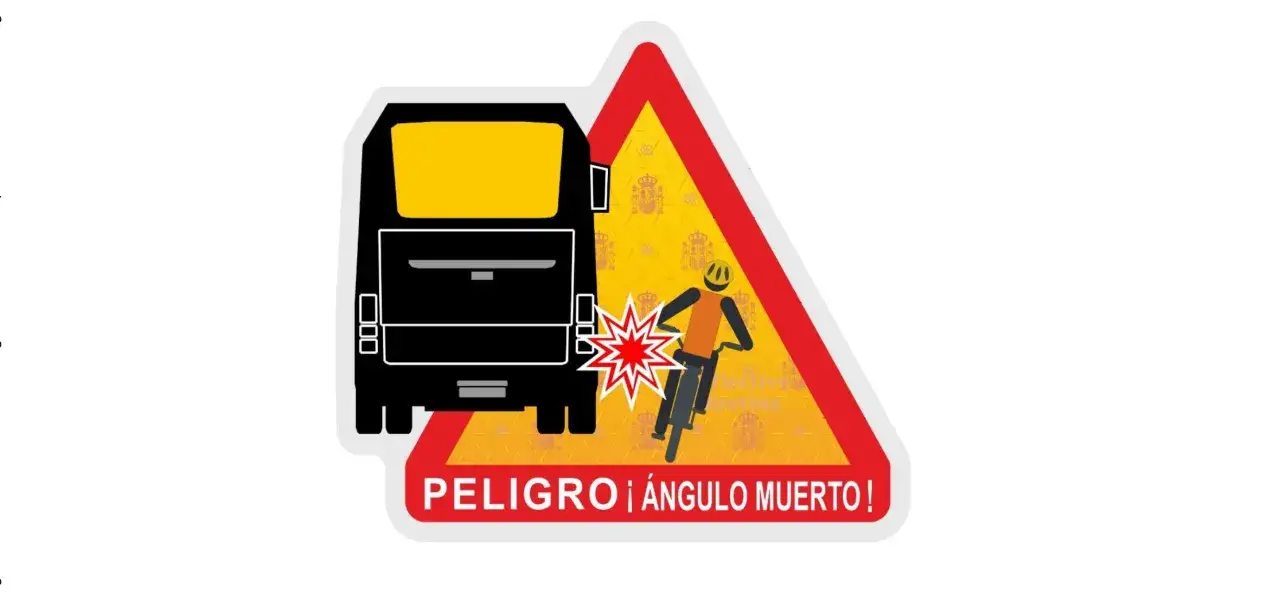 Señal de peligro: ¡ángulo muerto! Un ciclista en peligro cerca de un camión.