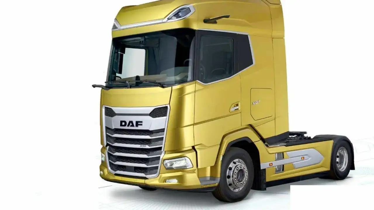 Cami&oacute;n DAF dorado, perfecto para las portadas de revistas de camiones.