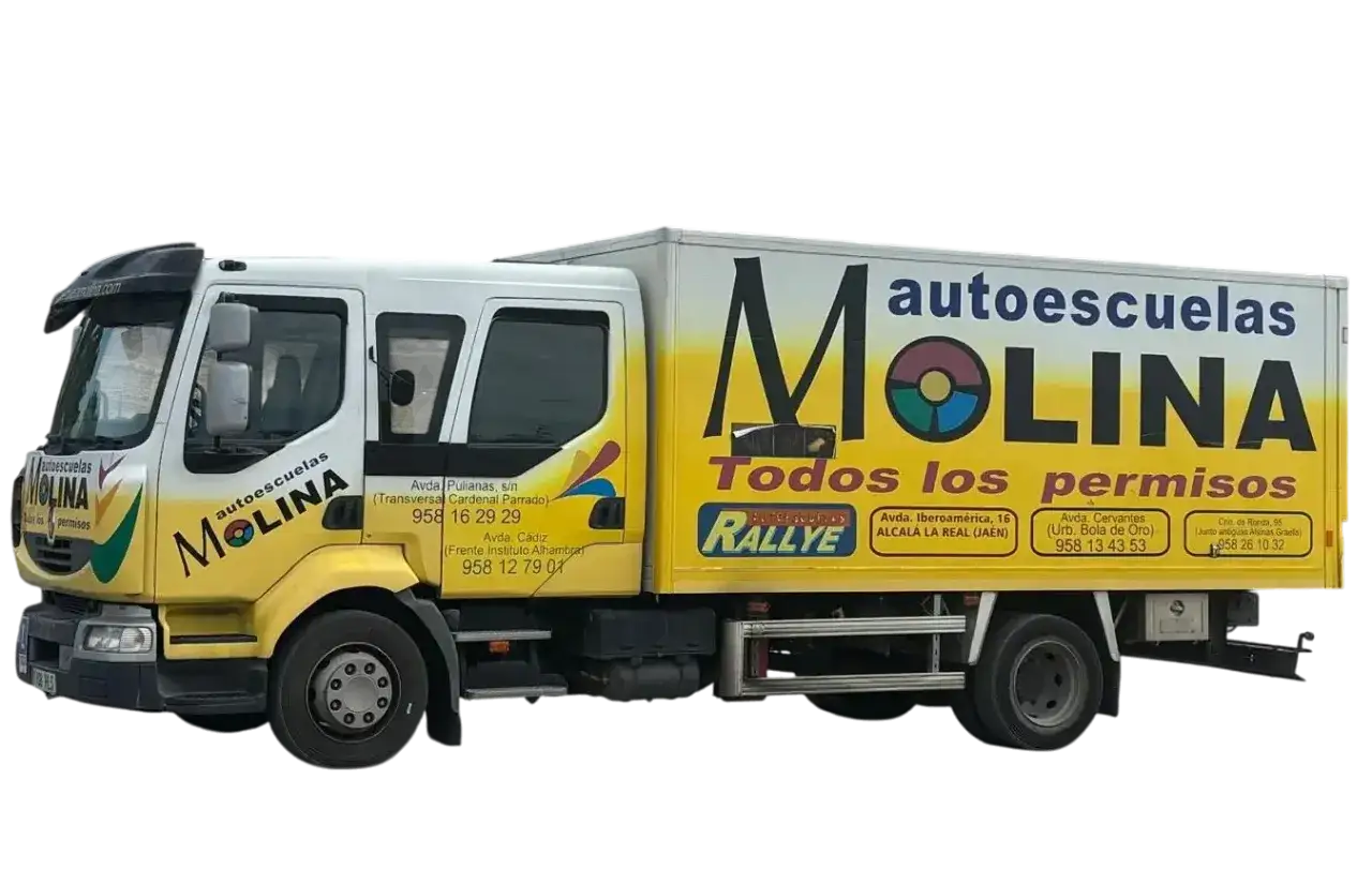 Camión de autoescuelas Molina, ideal para obtener el carnet de camión. Ofrecen todos los permisos.