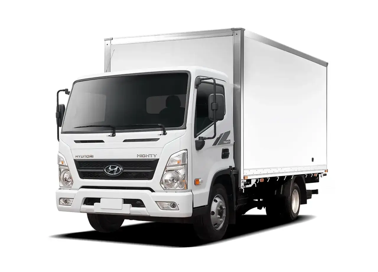 Camión Hyundai Mighty blanco, listo para obtener su permiso de circulación y transportar mercancías.